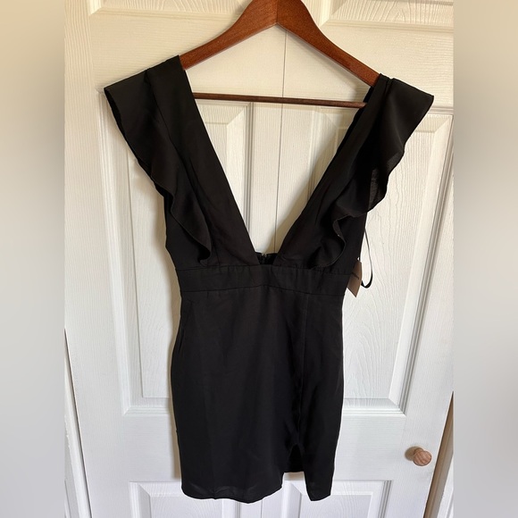 Superdown XS Black Ruffle V-Neck Mini Dress |Harlow| NWT | Revolve LBD Cocktail - Picture 1 of 9